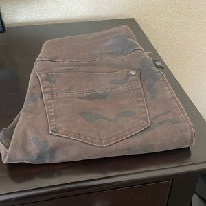 Woman’s jeans (Pull on)